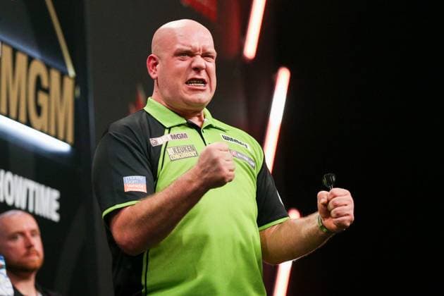 Bilder des Jahres 2024, Sport 05 Mai Sport Themen der Woche KW19 Sport Bilder des Tages 2024 BetMGM Premier League Darts, Night 15, Leeds Michael van Gerwen celebrates gestures during the 2024 BetMGM Premier League Darts, Night 15, Leeds at the First Direct Arena, Leeds, England, United Kingdom on 9 May 2024 Editorial use only. All images are copyright Every Second Media Limited. No images may be reproduced without prior permission. Copyright: xIMAGO EveryxSecondxMediax ESM-1008-0013