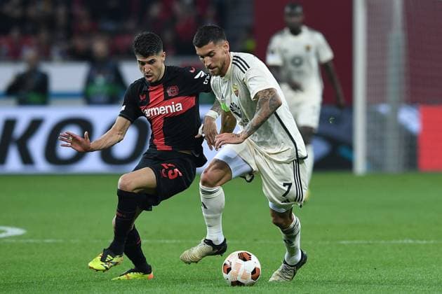 Soccer Europa League semi-final Bayer 04 Leverkusen AS Rome on 09 05 2024 at the BayArena in Leverkusen Exequiel Palacios Leverkusen , left Lorenzo Pellegrini Rome , right xRx