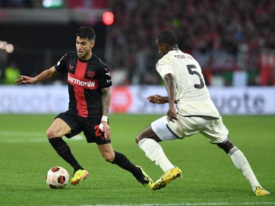 09 05 2024, Leverkusen, Germany, BayARENA, Bayer 04 Leverkusen vs AS Roma UEFA Europa League 2023 2024 Semi finals second leg, Ezequiel Palacios Bayer 04 Leverkusen and Evan Ndicka AS Roma in a duel Photo Ralf Treese Leverkusen BayARENA North Rhine Westphalia Germany 521_LEVROM20240509_023 Treese-521