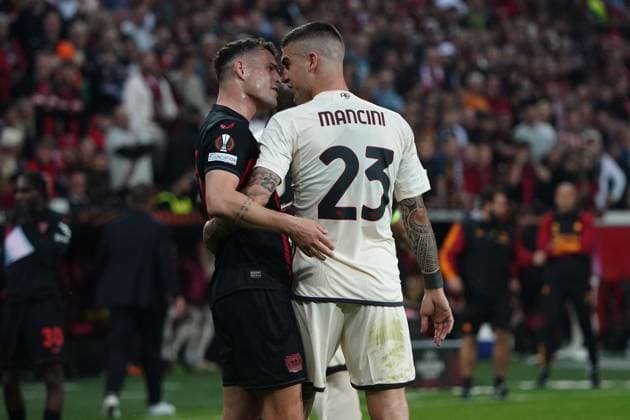 Football, UEFA Europa League 2023 2024, Semifinals Bayer 04 Leverkusen AS Roma 09 05 2024, Bayarena Leverkusen, Granit Xhaka, Bayer 04 leverkusen,ManciniAS Roma