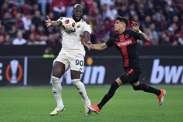 Soccer Europa League semi-final Bayer 04 Leverkusen AS Rome on 09 05 2024 at the BayArena in Leverkusen Romelu Lukaku Rome , left Piero Hincapie Leverkusen , right xRx