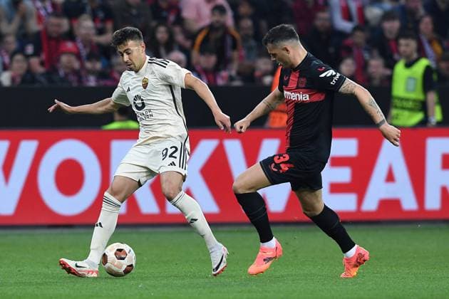 Soccer Europa League semi-final Bayer 04 Leverkusen AS Roma on 09 05 2024 at the BayArena in Leverkusen Stephan El Shaarawy Rome , left Granit Xhaka Leverkusen , right xRx