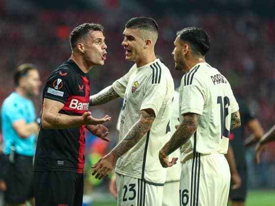 Gianluva Mancini AS Roma, 23 and Granit Xhaka Bayer 04 Leverkusen, 34 gestures, gestures, GER, Bayer 04 Leverkusen vs AS Roma, UEFA Europa League 2023 24, semi-final second leg, 09 05 2024, GER, Bayer 04 Leverkusen vs AS Roma, UEFA Europa League 2023 24, semi-final second leg, 09 05 2024, photo Eibner Pressefoto Gabriel Boia Leverkusen Copyright: xGabrielxBoiax EP_EER