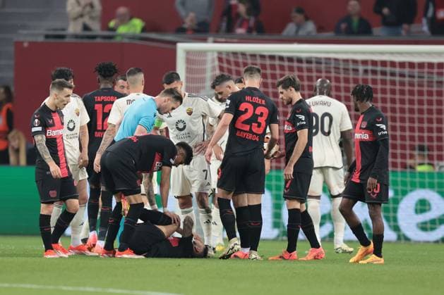 Exequiel Palacios Bayer 04 Leverkusen lies injured on the ground during the Europa League semi-final second leg Bayer 04 Leverkusen AS Roma Copyright Thomas Pakusch Copyright: Thomas Pakusch