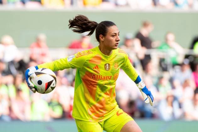 Maria Luisa Mala Grohs FC Bayern Muenchen, 22 on the ball, GER, FC Bayern Muenchen FCB vs VfL Wolfsburg WOB , Fussball DFB Pokalfinale der Frauen 2024, 09 05 2024 DFB regulations prohibit any use of photographs as image sequences and or quasi video GER, FC Bayern Muenchen FCB vs VfL Wolfsburg WOB , Fussball DFB Pokalfinale der Frauen 2024, 09 05 2024 Koeln Copyright: xEibner-Pressefoto Memmlerx EP_MMR