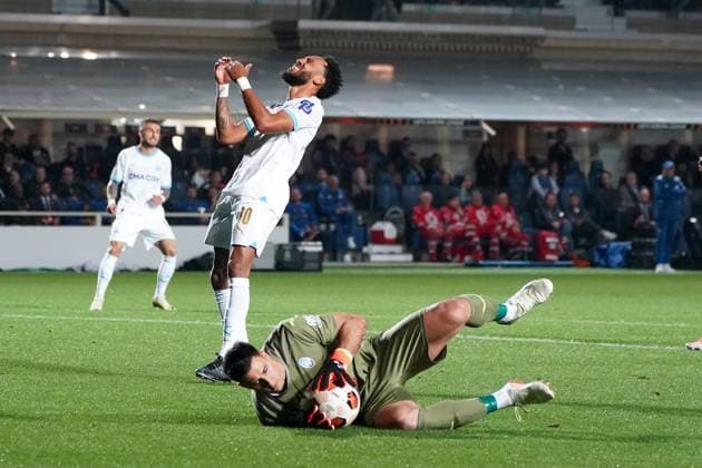 Juan Musso (Atalanta Bergame) and Pierre Emerick Aubameyang (Olympique de Marseille) during the UEFA Europa League semifinal second leg match between Atalanta Bergame and Olympique de Marseille at Gewiss Stadium in Bergame. FOOTBALL : Atalanta Bergame vs Olympique de Marseille - Demi finale retour - Europa League - Marseille - 09 05 2024 NorbertScanella Panoramic 