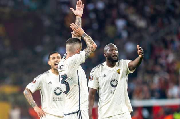 Football UEFA Europa League, 2023 2024 season, semi-final, second leg, Bayer 04 Leverkusen AS Roma on 09 05 2024 at BayArena in Leverkusen Gianluca Mancini AS Roma, 23 and Romelu Lukaku AS Roma, 90 complain about a handball in the previous situation Photo Kirchner Media TH Copyright: xKirchner-Media THx