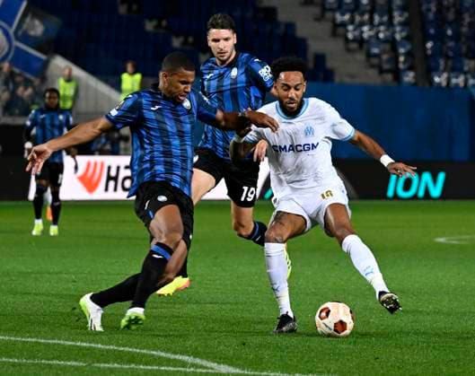 Foto IPP Paolo Bona Bergamo 09 05 2024 semifinale di ritorno UEFA Europa League di Calcio stagione 2023 2024 partita Atalanta-Marsiglia Nella foto Isak Hien e Pierre Emerick Aubameyang Italy Photo Press Worldwide Copyright italy Italy ITALY  Copyright: xR4924_italyphotopressx