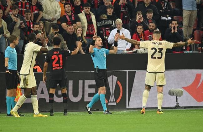 08 05 2024, xjrdrx, Football UEFA Europa League, Bayer 04 Leverkusen AS Roma emspor, v l referee Danny Makkelie Netherlands , video evidence, video referee, video referee, video judge penalty, penalty kick, penalty shootout DFL DFB REGULATIONS PROHIBIT ANY USE OF PHOTOGRAPHS as IMAGE SEQUENCES and or QUASI VIDEO Leverkusen