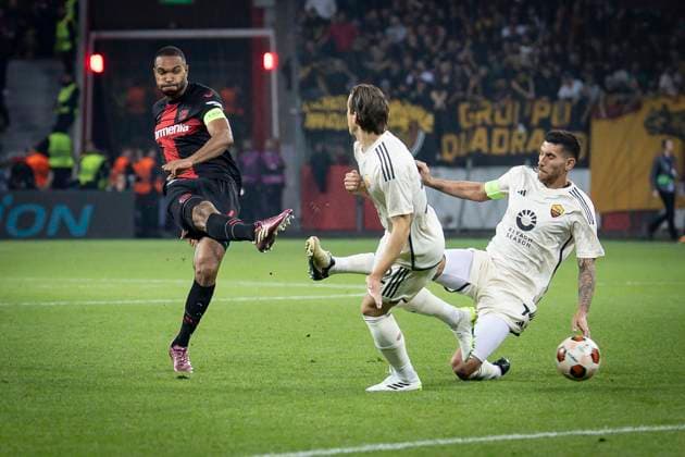 UEFA Europa League Semi Final Bayer 04 Leverkusen vs AS Roma, 09 05 2024 The shot of Jonathan Tah Bayer 04 Leverkusen, 4 is blocked during the Europa League Semi Final between Bayer 04 Leverkusen and AS Roma at BayArena on 09 05 2024 in Leverkusen, Germany DFL REGULATIONS PROHIBIT ANY USE OF PHOTOGRAPHS AS IMAGE SEQUENCES AND OR QUASI VIDEO Copyright: xBEAUTIFULxSPORTS AxelxKohringx