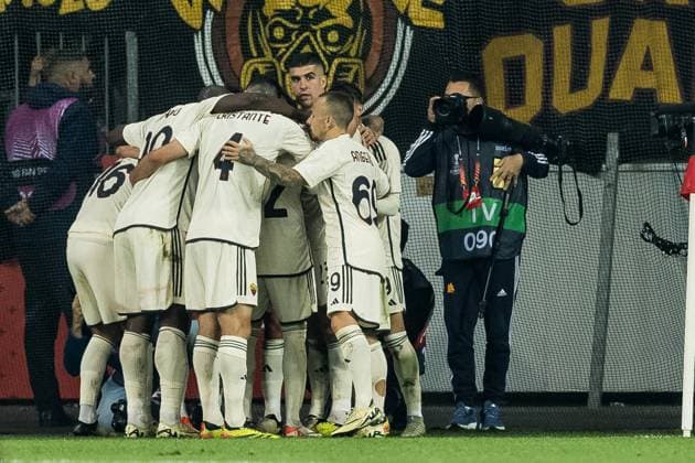 UEFA Europa League semi-final Bayer 04 Leverkusen vs. AS Roma, 09 05 2024 Cheers for 0 2 by Leandro Paredes AS Roma, 16 after hand penalty UEFA Europa League Bayer 04 Leverkusen AS Roma, Leverkusen, BayArena on 09 05 2024 Copyright: xBEAUTIFULxSPORTS Wunderlx