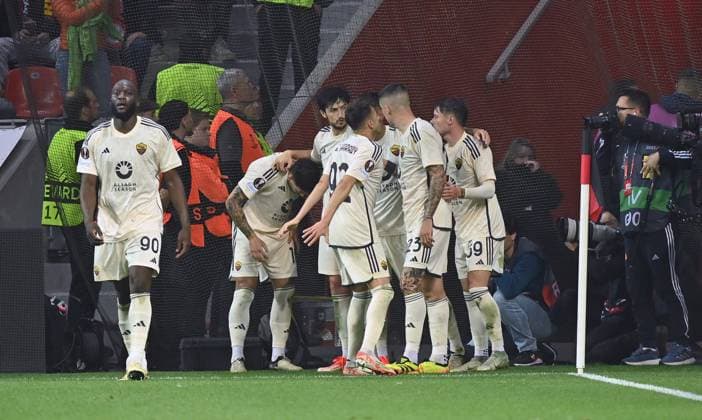 08 05 2024, xjrdrx, Football UEFA Europa League, Bayer 04 Leverkusen AS Roma emspor, v l Angelino AS Roma , Leandro Paredes AS Roma celebrate the goal, Der Torjubel zum 0 2 DFL DFB REGULATIONS PROHIBIT ANY USE OF PHOTOGRAPHS as IMAGE SEQUENCES and or QUASI VIDEO Leverkusen