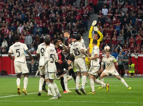 Football, Men, 2023 2024 season, Europa League semi-final, second leg , Bayer 04 Leverkusen AS Roma, own goal by Gianluca Mancini r , AS Roma to score 1 2, 09 05 2024, Copyright: xSebastianxRäppold MatthiasxKochx