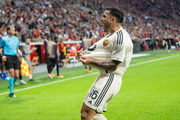 GER, EL, Bayer 04 Leverkusen vs AS Roma, Season 2023 24, 09 05 2024, BayArena, Leverkusen, GER, EL, Bayer 04 Leverkusen vs AS Roma, Season 2023 24, In the picture cheering after the goal to 0 2 goal cheer cheer cheer cheer Leandro Paredes AS Roma, 16 gestures, facial expressions, emotions nordphotoxGmbHxx xDenkinger nph00015