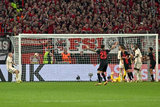 Gianluca Mancini 23, AS Roma scores 1 2 own goal 09 05 2024 Soccer Europa League, Bayer Leverkusen vs AS Roma, BayArena, Leverkusen, NRW Germany Copyright: xpepphotox xHorstxMauelshagenx pep00321, pep_20240509_hm