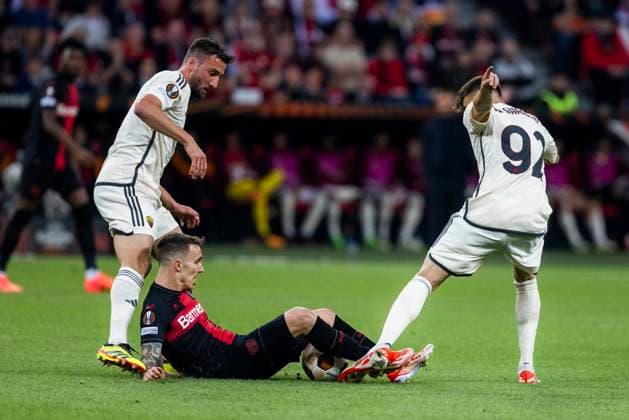 Leverkusen, Bayarena, 09 05 2024 Alejandro Grimaldo of Leverkusen M challenges Stephan El Shaarawy of Rome during the Europa League match Europa League Bayer 04 Leverkusen vs AS Rome