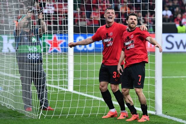 Soccer Europa League semi-final Bayer 04 Leverkusen AS Rome on 09 05 2024 at the BayArena in Leverkusen Granit Xhaka Leverkusen , left Jonas Hofmann Leverkusen , right celebrate the entry into the final xRx