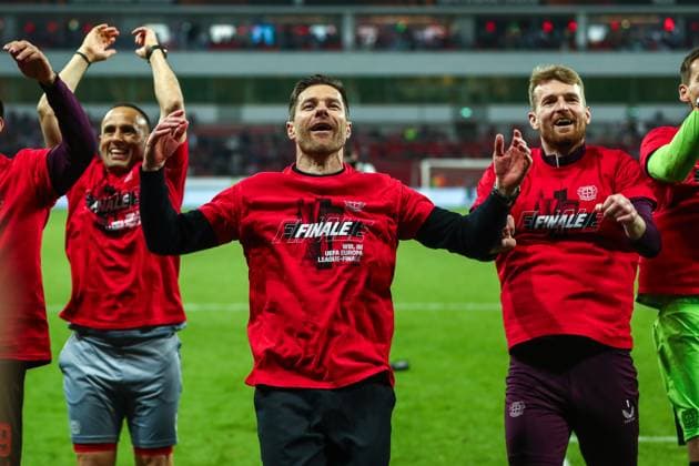Xabi Alonso Bayer 04 Leverkusen, head coach celebrates the victory with the fans, GER, Bayer 04 Leverkusen vs AS Roma, UEFA Europa League 2023 24, semi-final second leg, 09 05 2024, GER, Bayer 04 Leverkusen vs AS Roma, UEFA Europa League 2023 24, semi-final second leg, 09 05 2024, photo Eibner Pressefoto Gabriel Boia Leverkusen Copyright: xGabrielxBoiax EP_EER