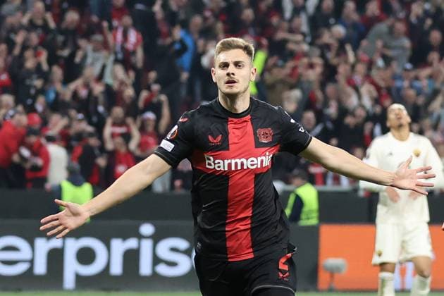 The Bayer 04 Leverkusen players celebrate the goal for 2 2 by Josip Stanisic Bayer 04 Leverkusen during the Europa League semi-final second leg Bayer 04 Leverkusen AS Roma Copyright Thomas Pakusch Copyright: Thomas Pakusch