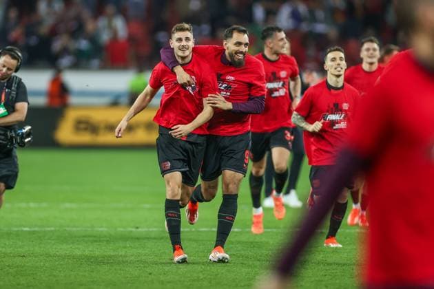 09 05 2024, Football, 2023 2024 season, Europa League, semi-final, Bayer Leverkusen AS Rome, f l Josip Stanisic Bayer Leverkusen and Borja Iglesias Bayer Leverkusen cheer Leverkusen BayArena NRW Germany xRHR PHOTO TRx Copyright: TimxRehbein RHR-FOTOx RHR-FOTO TR