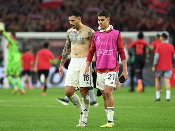 09 05 2024, Leverkusen, Germany, BayARENA, Bayer 04 Leverkusen vs AS Roma UEFA Europa League 2023 2024 Semi finals second leg, Leandro Paredes AS Roma and Paulo Dybala AS Roma disappointed Photo Ralf Treese Leverkusen BayARENA North Rhine Westphalia Germany 521_LEVROM20240509_058 Treese-521