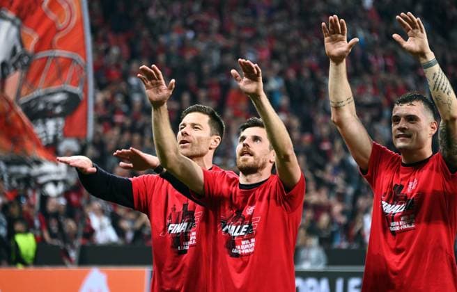 Football, Europa League, Germany, Men, Season 2023 2024, Semi-final second leg, BayArena Leverkusen, Bayer Leverkusen AS Roma 2 2 Head coach Xabi Alonso LEV celebrates reaching the final, together with Jonas Hofmann LEV Cheers, joy, action UEFA REGULATIONS PROHIBIT ANY USE OF PHOTOGRAPHS AS IMAGE SEQUENCES AND OR QUASI VIDEO