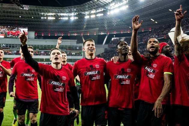UEFA Europa League semi-final Bayer 04 Leverkusen vs AS Roma, 09 05 2024 The players of Bayer 04 Leverkusen celebrate the final with the curve Florian Wirtz Bayer 04 Leverkusen, 10 , Adam Hlozek Bayer 04 Leverkusen, 23 , Odilon Kossounou Bayer 04 Leverkusen, 6 , Jonathan Tah Bayer 04 Leverkusen, 4 UEFA Europa League Bayer 04 Leverkusen AS Roma, Leverkusen, BayArena on 09 05 2024 Copyright: xBEAUTIFULxSPORTS Wunderlx