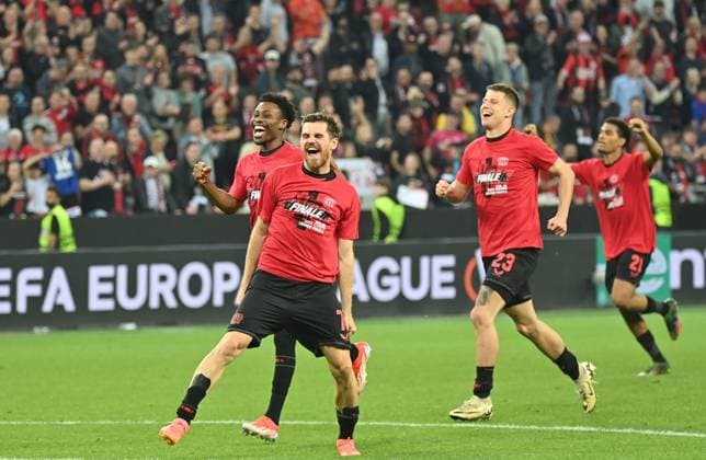 08 05 2024, xjrdrx, Football UEFA Europa League, Bayer 04 Leverkusen AS Roma emspor, v l Jonas Hofmann Bayer Leverkusen , Nathan Tella Bayer Leverkusen , Adam Hlozek Bayer Leverkusen , Amine Adili Bayer Leverkusen jubeln jubiliert nach Spielende celebrate at the end of the match DFL DFB REGULATIONS PROHIBIT ANY USE OF PHOTOGRAPHS as IMAGE SEQUENCES and or QUASI VIDEO Leverkusen