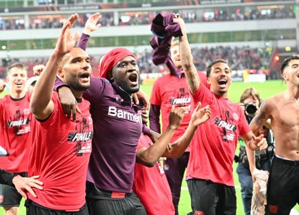 08 05 2024, xjrdrx, Football UEFA Europa League, Bayer 04 Leverkusen AS Roma emspor, v l Jonathan Tah Bayer Leverkusen , Victor Boniface Bayer Leverkusen jubeln jubiliert nach Spielende celebrate at the end of the match DFL DFB REGULATIONS PROHIBIT ANY USE OF PHOTOGRAPHS as IMAGE SEQUENCES and or QUASI VIDEO Leverkusen