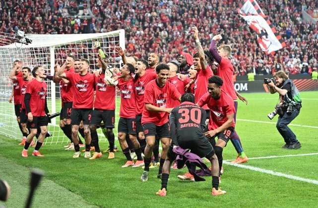 08 05 2024, xjrdrx, Football UEFA Europa League, Bayer 04 Leverkusen AS Roma emspor, v l Arthur Bayer Leverkusen , Exequiel Palacios Bayer Leverkusen , Gustavo Puerta Bayer Leverkusen , Alejandro Grimaldo Bayer Leverkusen and team jubeln jubiliert nach Spielende celebrate at the end of the match DFL DFB REGULATIONS PROHIBIT ANY USE OF PHOTOGRAPHS as IMAGE SEQUENCES and or QUASI VIDEO Leverkusen