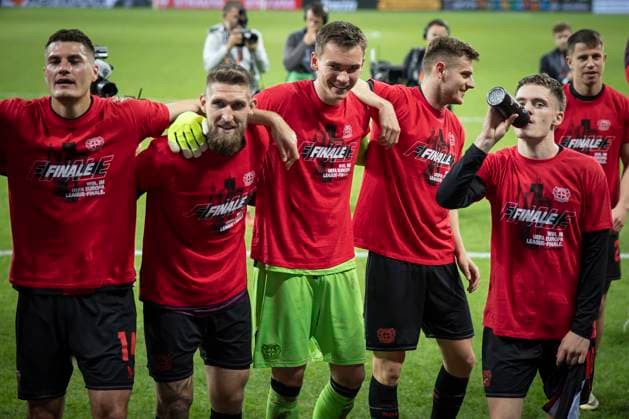 UEFA Europa League semi-final Bayer 04 Leverkusen vs AS Roma, 09 05 2024 The team celebrates reaching the final v l Granit Xhaka Bayer 04 Leverkusen, 34 , Robert Andrich Bayer 04 Leverkusen, 8 , Matej Kovar Bayer 04 Leverkusen, 17 , Josip Stanisic Bayer 04 Leverkusen, 2 , Florian Wirtz Bayer 04 Leverkusen, 10 after the Europa League semi-final between Bayer 04 Leverkusen and AS Roma at BayArena on 09 05 2024 in Leverkusen, Germany DFL REGULATIONS PROHIBIT ANY USE OF PHOTOGRAPHS AS IMAGE SEQUENCES AND OR QUASI VIDEO Copyright: xBEAUTIFULxSPORTS AxelxKohringx