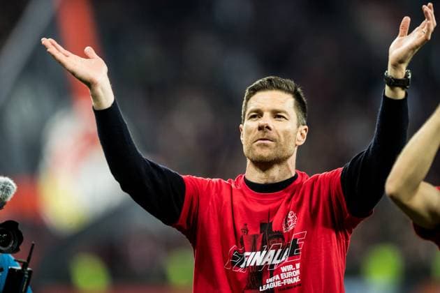 UEFA Europa League semi-final Bayer 04 Leverkusen vs AS Roma, 09 05 2024 Xabi Alonso coach Bayer 04 Leverkusen applauds towards the curve UEFA Europa League Bayer 04 Leverkusen AS Roma, Leverkusen, BayArena on 09 05 2024 Copyright: xBEAUTIFULxSPORTS Wunderlx