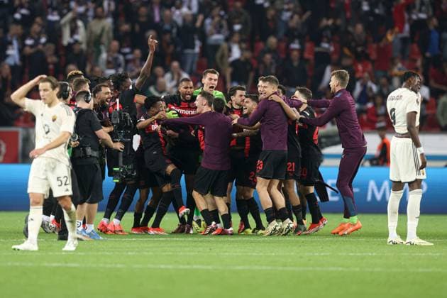 Jonathan Tah of Bayer Leverkusen and team mates celebrate on the final whistle Bayer 04 Leverkusen v Roma, UEFA Europa League, Semi Final, Second Leg Football, BayArena, Leverkusen, Germany - 09 May 2024 EDITORIAL USE ONLY No use with unauthorised audio, video, data, fixture lists, club league logos or live services. Online in-match use limited to 120 images, no video emulation. No use in betting, games or single club league player publications.  Copyright: xPaulxCurrie Shutterstockx 14470736im