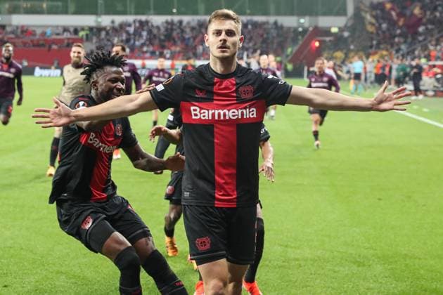 Europa League Bayer 04 Leverkusen AS Rome on 09 05 2024 at the BayArena in Leverkusen Cheering, goal celebration, goal scorer, goal scorer Josip Stanisic Leverkusen 2 celebrates with the team after his goal to make it 2 - 2 MH