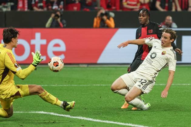 Europa League Bayer 04 Leverkusen AS Roma on 09 05 2024 at the BayArena in Leverkusen Jeremie Frimpong Leverkusen 30 vs Mile Svilar AS Roma 99 and Edoardo Bove AS Roma 52 MH