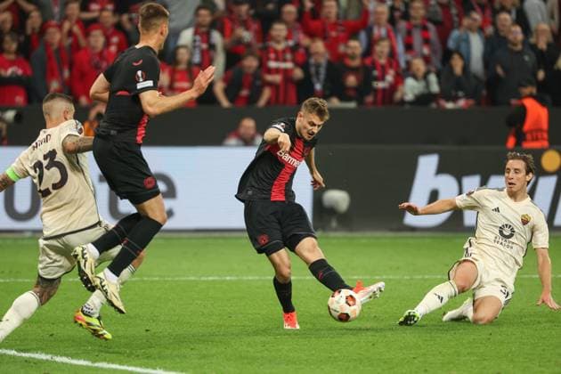 Europa League Bayer 04 Leverkusen AS Roma on 09 05 2024 at BayArena in Leverkusen Josip Stanisic Leverkusen 2 scores the goal to make it 2 - 2, Edoardo Bove AS Roma 52 and Gianluca Mancini AS Roma 23 can no longer intervene Patrick Schick Leverkusen 14 jumps high MH