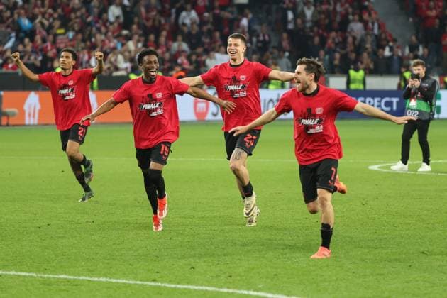 Europa League Bayer 04 Leverkusen AS Roma on 09 05 2024 at the BayArena in Leverkusen The Bayer Leverkusen team cheers and is happy about the draw, here among others Amine Adli Leverkusen 21 , Nathan Tella Leverkusen 19 , Granit Xhaka Leverkusen 34 , Jonas Hofmann Leverkusen 7 MH