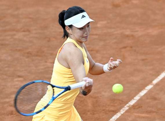(240510) -- ROME, May 10, 2024 -- Wang Xinyu of China hits a return during women s singles round of 64 match against Beatriz Haddad Maia of Brazil at the WTA, Tennis Damen Italian Open in Rome, Italy, May 9, 2024. (Photo by Xinhua) (SP)ITALY-ROME-TENNIS-WTA-ROME OPEN AlbertoxLingria 