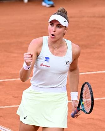 (240510) -- ROME, May 10, 2024 -- Beatriz Haddad Maia of Brazil celebrates scoring during women s singles round of 64 match against Wang Xinyu of China at the WTA, Tennis Damen Italian Open in Rome, Italy, May 9, 2024. (Photo by Xinhua) (SP)ITALY-ROME-TENNIS-WTA-ROME OPEN AlbertoxLingria 