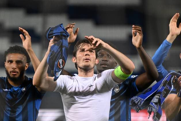 Atalanta BC v Olympique de Marseille: Semi-Final Second Leg - UEFA Europa League 2023 24 Marten de Roon of Atalanta BC is celebrating after a victory during the UEFA Europa League Semi-finals second leg match between Atalanta BC and Olympique Marseille at Gewiss Stadium in Bergamo, Italy, on May 9, 2024. Bergamo Italy  Copyright: xTizianoxBallabiox originalFilename:ballabio-atalanta240509_npfTt.jpg