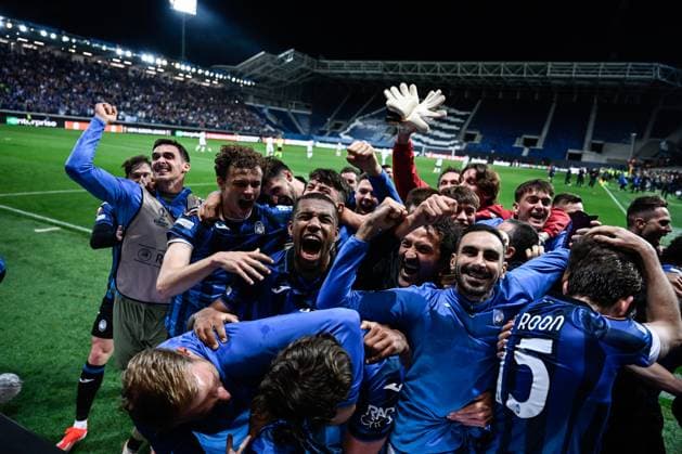 Sport Bilder des Tages Atalanta BC v Olympique de Marseille: Semi-Final Second Leg - UEFA Europa League 2023 24 The Atalanta BC team is celebrating after their victory in the UEFA Europa League Semi-finals second leg match against Olympique Marseille at Gewiss Stadium in Bergamo, Italy, on May 9, 2024. Bergamo Italy  Copyright: xTizianoxBallabiox originalFilename:ballabio-atalanta240509_npkqc.jpg