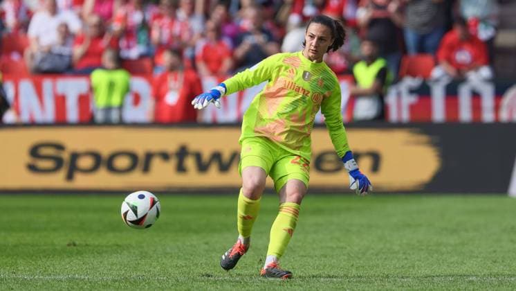 from left Maria Luisa Grohs Mala, goalkeeper, FC Bayern Munich, 22 on the ball, cropped image, single image, full body, action, action, game scene, THE DFB REGULATIONS PROHIBIT ANY USE OF PHOTOGRAPHS AS IMAGE SEQUENCES AND OR QUASI VIDEO , 09 05 2024, Cologne Germany , Football, DFB Cup Final Women, FC Bayern Munich VfL Wolfsburg xobx