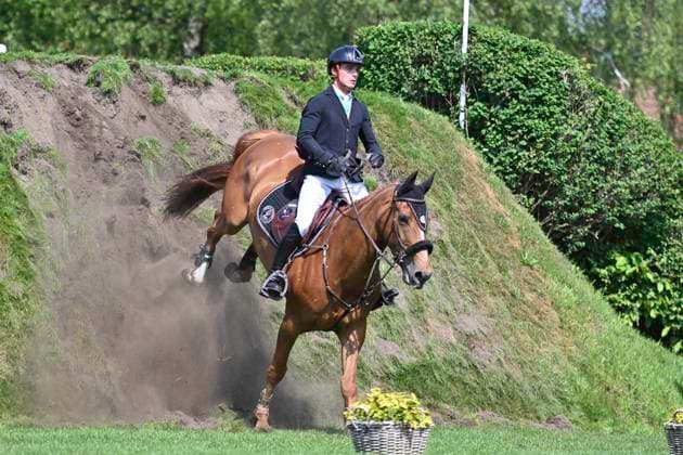 Sport Themen der Woche KW19 Sport Bilder des Tages GER; Deutsches Spring- und Dressur-Derby, CSI4* Preis der Deutschen Kreditbank AG 10.05.2024, GER; Kleinflottbek, Deutsches Spring- und Dressur-Derby, CSI4* Preis der Deutschen Kreditbank AG, im Bild Sieger Emeric George (FRA) auf Dune du Ru am Wall *** GER German Show Jumping and Dressage Derby, CSI4 Prize of Deutsche Kreditbank AG 10 05 2024, GER Kleinflottbek, German Show Jumping and Dressage Derby, CSI4 Prize of Deutsche Kreditbank AG, in the picture winner Emeric George FRA on Dune du Ru am Wall nordphotoxGmbH xWitke nph00002