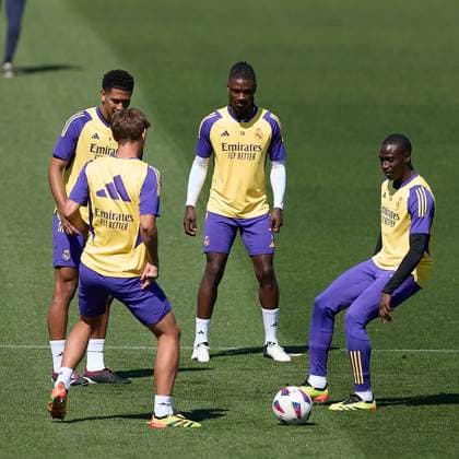 May 10, 2024, Madrid, Spain: Real Madrid CF team players warm up during the training session on the eve of the 2023 2024 La Liga EA Sports week 35 football match between Granada CF and Real Madrid CF at Real Madrid CF training ground. Madrid Spain - ZUMAs197 20240510_aaa_s197_076 Copyright: xFedericoxTitonex