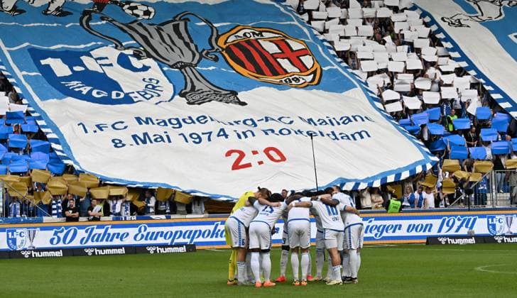 10 05 2024 Soccer Season 2023 2024 2 Soccer Bundesliga 33 Matchday 1 FC Magdeburg FCM SpVgg Greuther Fürth Kleeblatt Sportfoto Zink xwoxzix DFL regulations prohibit any use of photographs as image sequences and or quasi video only for editorial use Teamkreis Mannschaft Team FCM Choreo Choreografie