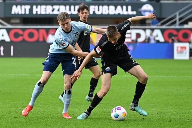 Paderborn, Home Deluxe Arena, 10 05 24, GER, Herren, 2 Bundesliga, Saison 2023 2024, SC Paderborn 07 Hamburger SV Bild v li im Zweikampf Ignace VAN DER BREMPT Hamburg und Filip BILBIJA Paderborn Only for editorial use DFL regulations prohibit any use of photographs as image sequences and or quasi video NRW Deutschland
