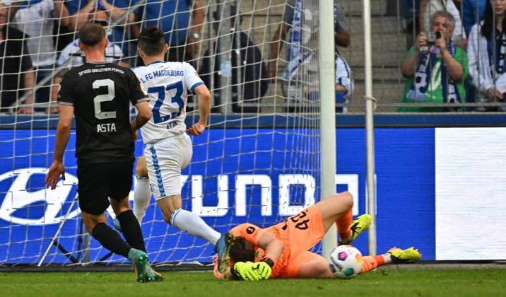 10 05 2024 Soccer Season 2023 2024 2 Soccer Bundesliga 33 Matchday 1 FC Magdeburg FCM SpVgg Greuther Fürth Kleeblatt Sportfoto Zink xwoxzix DFL regulations prohibit any use of photographs as image sequences and or quasi video only for editorial use Simon Asta 2, SpVgg Greuther Fürth Jonas Urbig 40, SpVgg Greuther Fürth Baris Atik 23, FC Magdeburg Chance Torchance