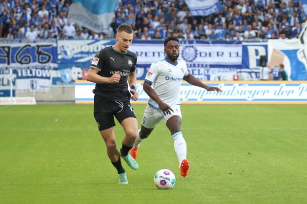 10 05 2024, xgox, Soccer 2 Bundesliga, 1 FC Magdeburg SpVgg Greuther Fuerth emspor, v l Tim Lemperle Fuerth, 19 , Daniel Heber Magdeburg, 15 DFL DFB REGULATIONS PROHIBIT ANY USE OF PHOTOGRAPHS as IMAGE SEQUENCES and or QUASI VIDEO Magdeburg