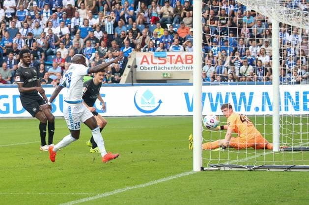 10 05 2024, xgox, Fussball 2 Bundesliga, 1 FC Magdeburg SpVgg Greuther Fuerth emspor, v l Amara Conde Magdeburg, 10 schiesst Tor, Torschuetze, erzielt Tor, Treffer, scores the goal Abseits DFL DFB REGULATIONS PROHIBIT ANY USE OF PHOTOGRAPHS as IMAGE SEQUENCES and or QUASI VIDEO Magdeburg