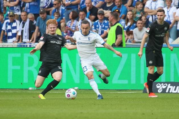10 05 2024, xgox, Football 2 Bundesliga, 1 FC Magdeburg SpVgg Greuther Fuerth emspor, v l Robert Wagner Fuerth, 22 , Baris Atik Magdeburg, 23 duel, duel, fight, tackle DFL DFB REGULATIONS PROHIBIT ANY USE OF PHOTOGRAPHS as IMAGE SEQUENCES and or QUASI VIDEO Magdeburg